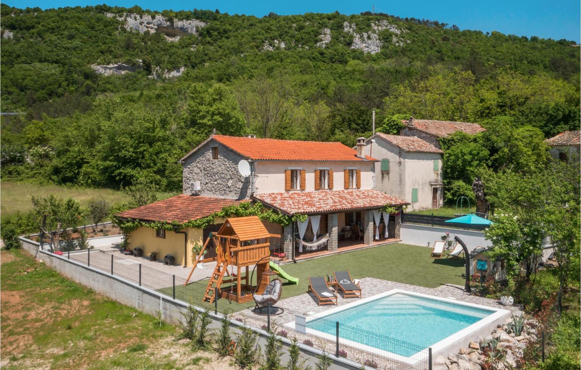 Stunning In With House A Panoramic View *